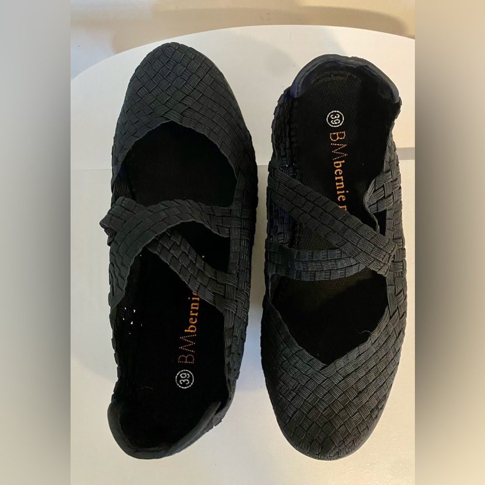 Bernie Mev sz 39 us size 8.5 or 9 slip on comfy classic flat , Mary Jane style.